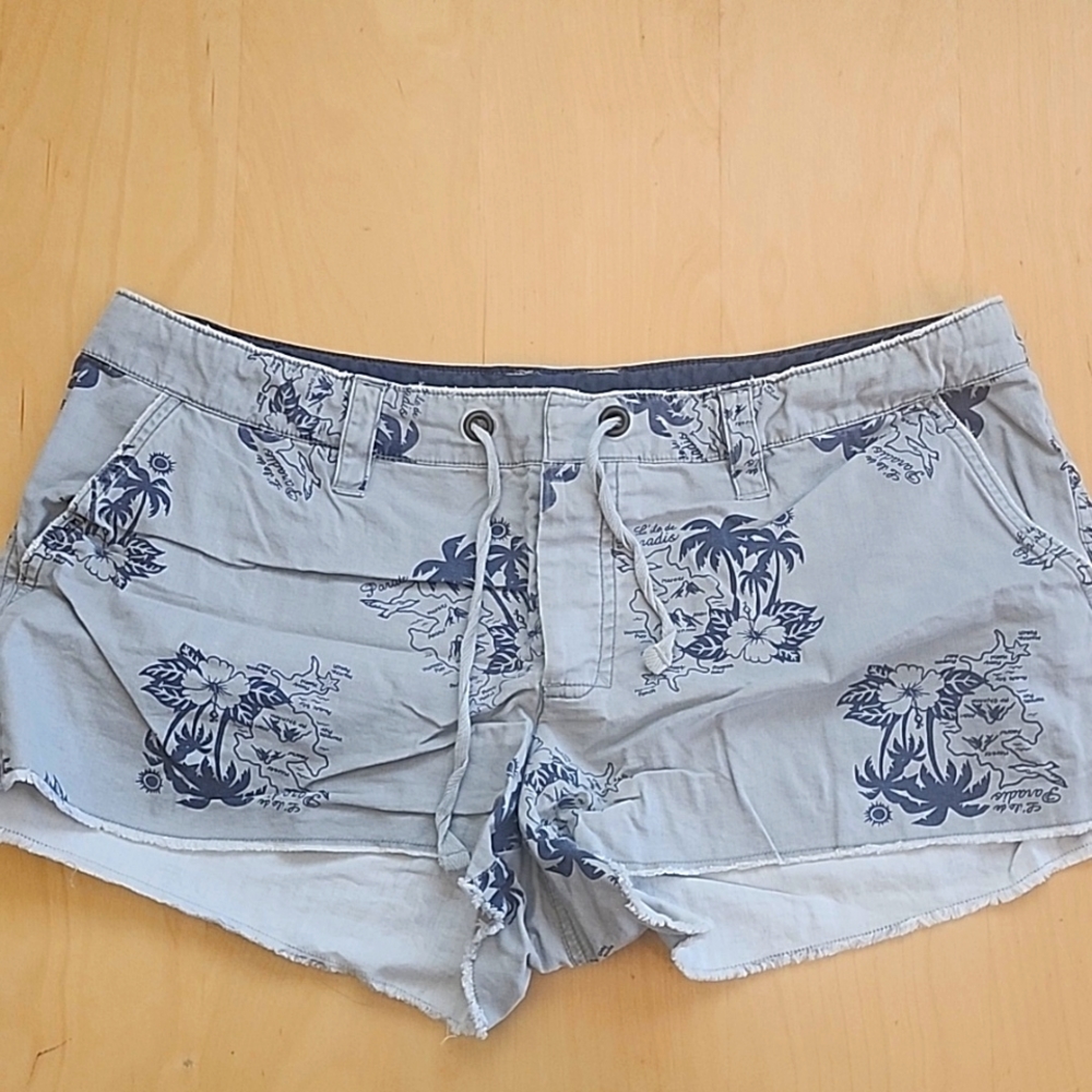American Eagle Outfitters size 14 powder & navy blue tropical shorts